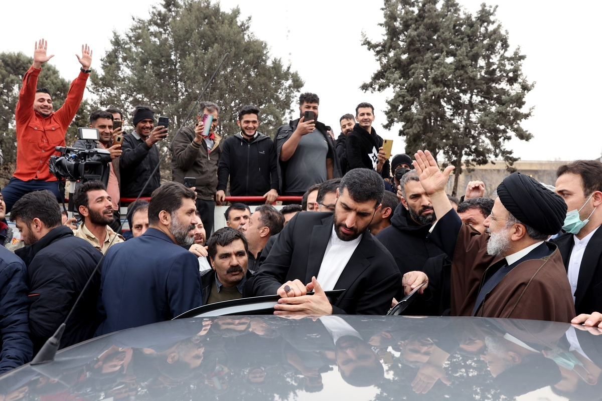 رئیس‌جمهور در جمع رانندگان پایانه حمل‌و‌نقل کالای تهران در سفر به شهرستان بهارستان (نسیم‌شهر) گفت: گروهی از طرف دولت به این پایانه اعزام می‌شوند تا مسائلی همچون سوخت کامیون‌داران، کمیسیون‌های دریافتی و سامانه هوشمندسازی را بررسی کنند.