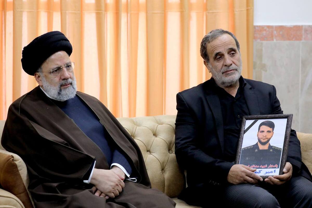 رئیس‌جمهور در دیدار با خانواده شهید مدافع امنیت «امیر کمندی» با بیان اینکه شهدای امینت مظلومیت خاصی دارند و در مظلومیت به شهادت رسیدند، گفت: ظلمی که به شهدای امنیت شده است زشتی، سیاهی و تاریکی دشمنان اسلام و انقلاب را نشان می‌دهد.