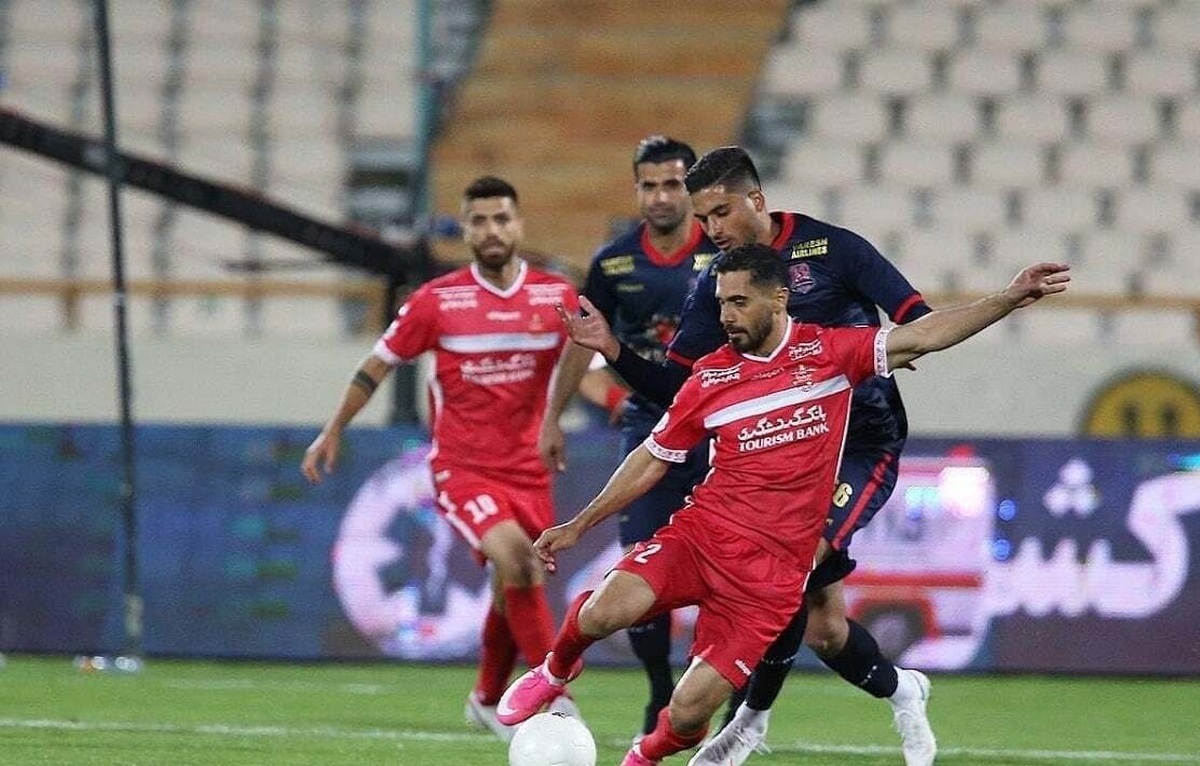 پرسپولیس با نتیجه‌ای پرگل موفق شد نساجی را شکست دهد و قهرمان نیم فصل شود.