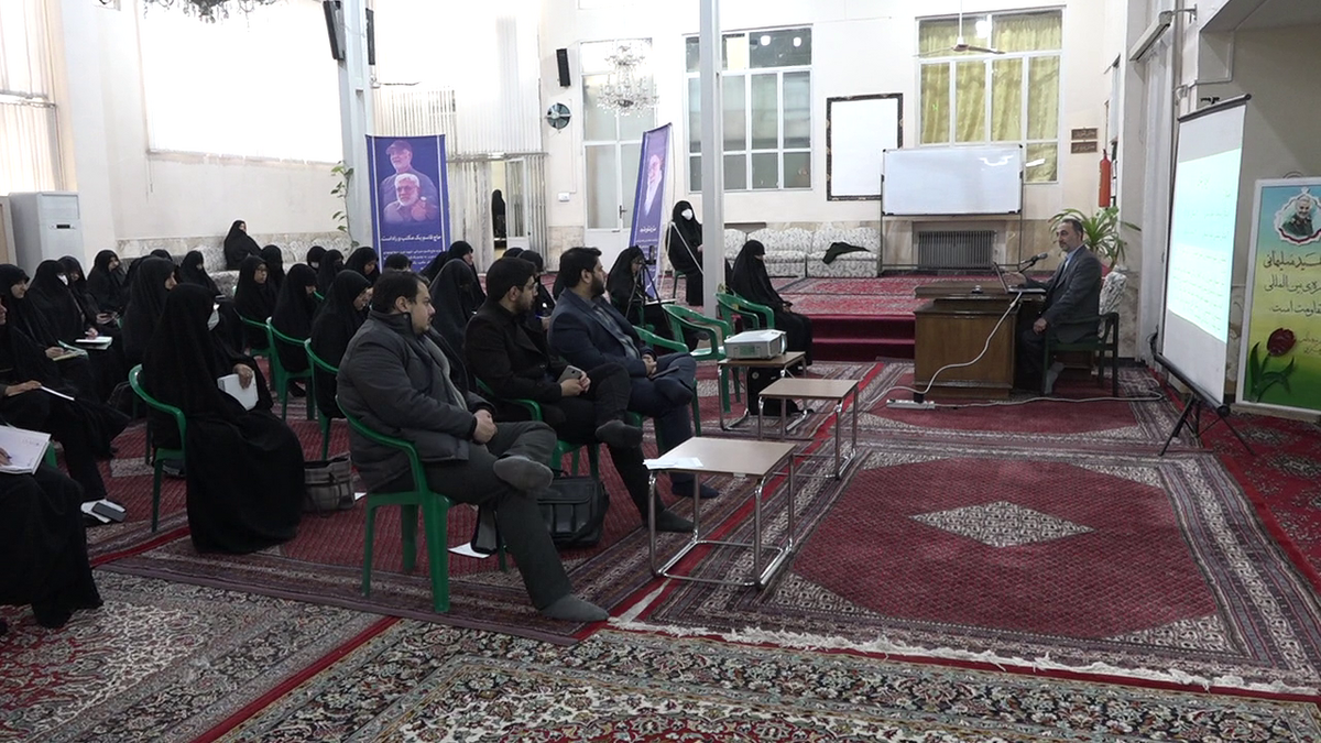 نشست تخصصی مبنا با موضوع «ظرفیت‌های پژوهشی در آثار رهبر معظم انقلاب اسلامی» صبح امروز به همت نمایندگی دفتر حفظ و نشر آثار آیت الله العظمی خامنه‌ای و در مشهد در موسسه علمی تحقیقی مکتب نرجس برگزار شد.
