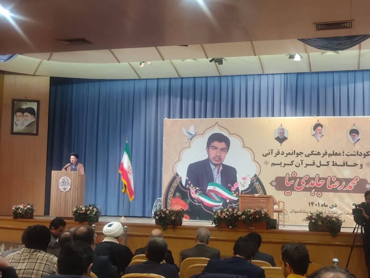 دبیر شورای عالی انقلاب فرهنگی گفت: در اغتشاشات اخیر، نیروی انتظامی ما مظلوم واقع شد و چون نمی خواست مقابله کند و رفتار خشن نشان دهد، خودش دچار خشونت شد و تلفات زیادی دادند.