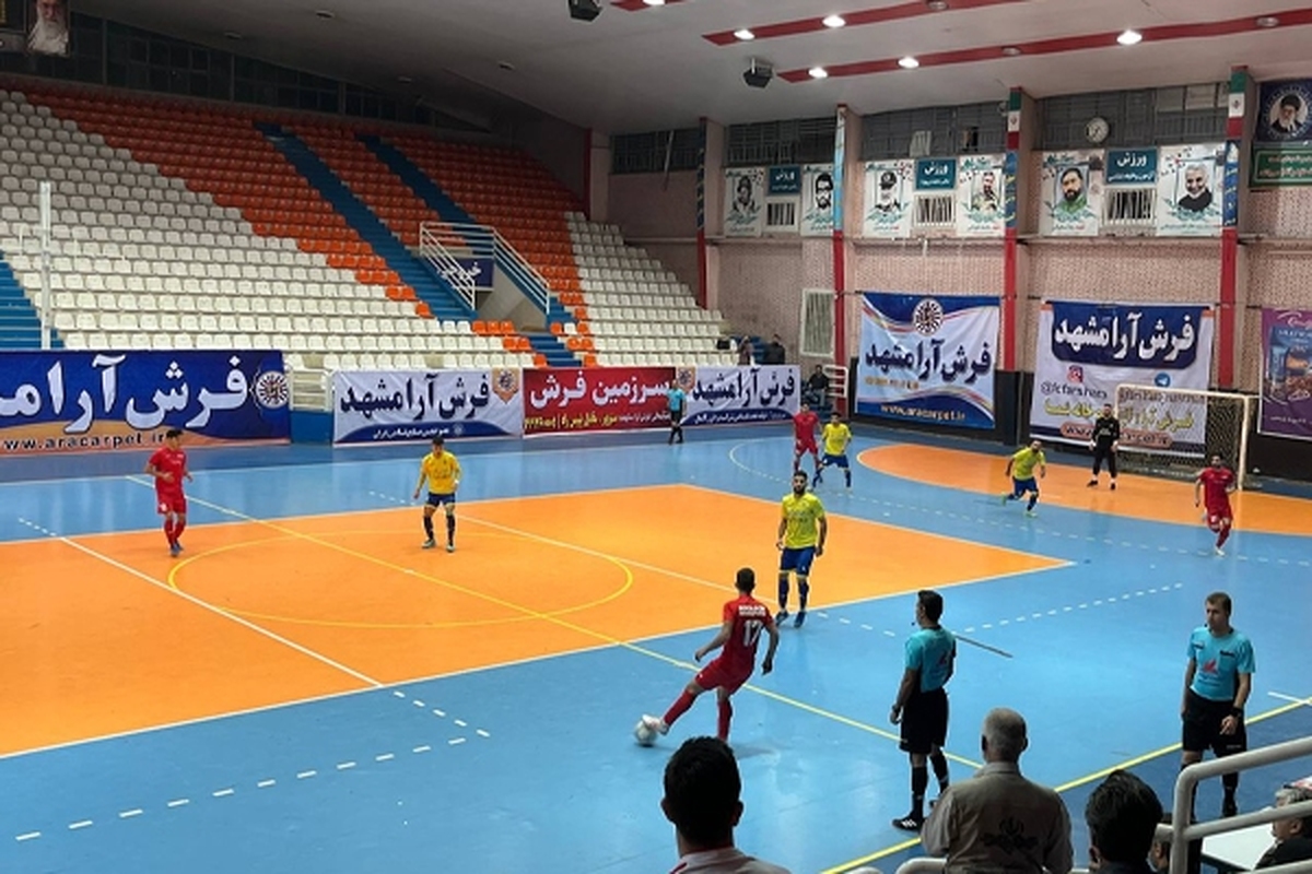دربی فوتسال مشهد با تساوی ۴ بر ۴ فرش‌آرا و رکن‌آذین به پایان رسید.