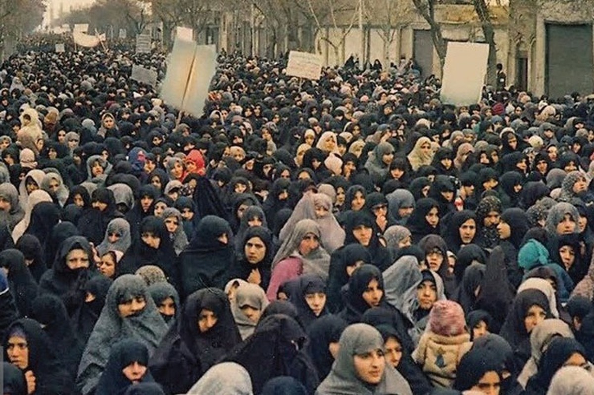 مرحوم مقدسی درباره راهپیمایی ۱۷ دی و زمینه سازی‌هایی که برای آن انجام می‌شده است در خاطره‌ای دیگر نقل می‌کند: در آن زمان و در شرایط خفقانی که هنوز کسی وارد عرصه فعالیت‌های انقلابی نشده بود، سال ۴۹ وارد عرصه انقلاب شدم و در مسجدالرضا (ع) که یکی از پایگاه‌های مبارزه در مشهد بود، کلاس‌های مختلفی برگزار می‌کردم.