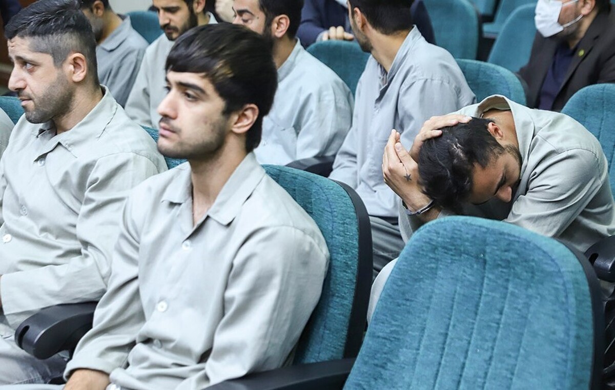 محمدمهدی کرمی و سیدمحمد حسینی، عوامل اصلی جنایتی که منجر به شهادت مظلومانه، سیدروح‌الله عجمیان شد، صبح امروز ۱۷ دی‌ماه ۱۴۰۱ به دار مجازات آویخته شدند.