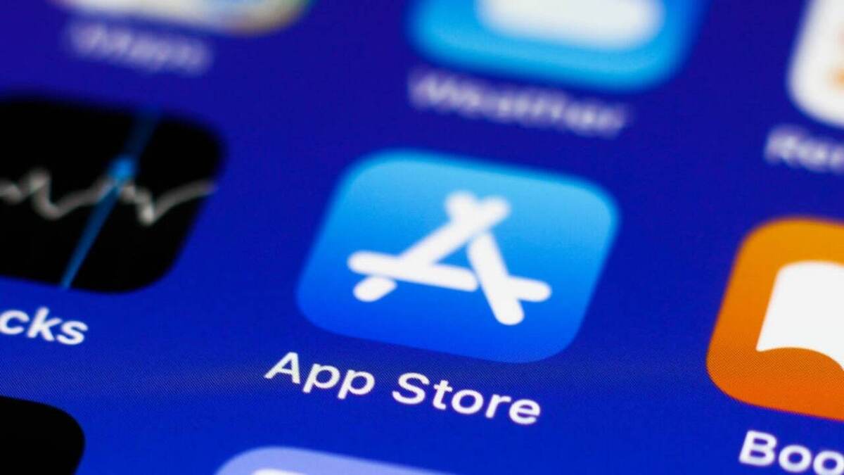 اپ استور یک نرم افزار برای دانلود و نصب برنامه های اپل است ، گاهی اوقات ممکن است به دلیل تنظیم نبودن صحیح TimeZone ،  عدم نصب آخرین نسخه iOS ، استفاده از اینترنت دیتا و عدم اتصال به وای فای موفق نمی شویم به اپ استور متصل شویم در این اینفوگرافی جایگزین‌های اپ استور را معرفی کردیم.