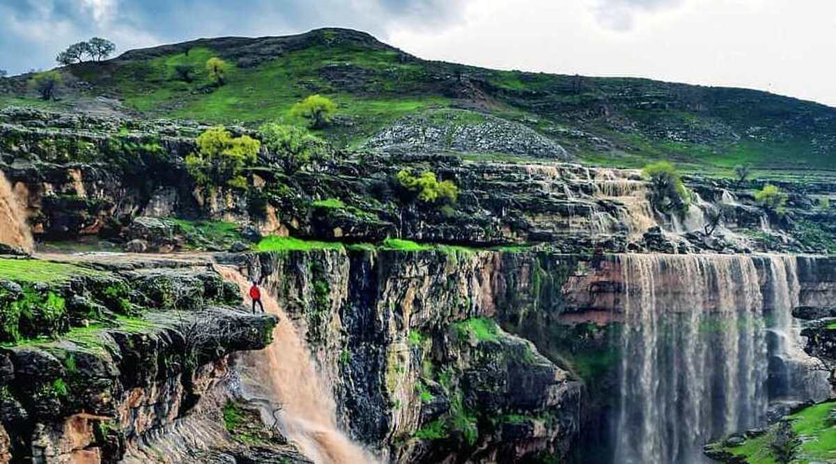 منطقه تخت‌چان یکی از بکرترین نواحی استان لرستان است که در شرق شهرستان پلدختر قرار دارد.
