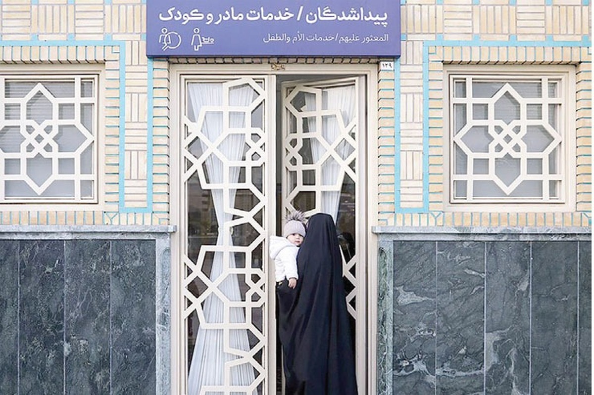 آستان قدس رضوی در سه دفتر به طور شبانه روزی به این زائران کوچک گمشده در حرم مطهر، خدماتی همچون امکان استراحت، تعویض لباس و اهدای بسته‌های متبرک ارائه می‌دهد.