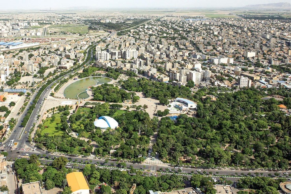 شهرداری‌ها به عنوان متولی اصلی شهرها، وظایفی را برعهده دارند، که بسیار گسترده و متنوع است و درکنار آن‌ها هزینه‌های زیادی نیز بر دوش دارند که برای تأمین آن، نیازمند کسب درآمد‌های کلان هستند. ازآنجایی که شهرداری‌ها برخلاف سایر نهاد‌ها بودجه مصوب و مشخص دولتی ندارند، برای تأمین هزینه‌های خود همواره با مشکلات مختلفی مواجه می‌شوند.