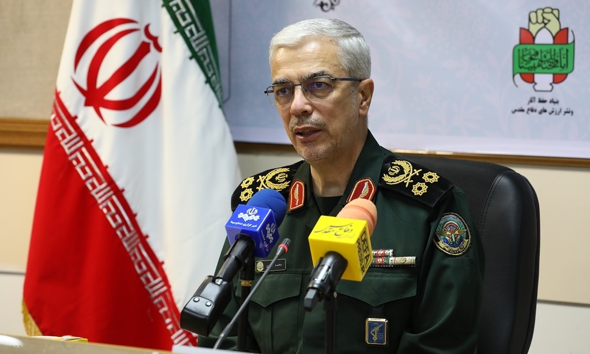 رئیس ستاد کل نیرو‌های مسلح کشورمان در تماس تلفنی با رئیس کمیته مشترک فرماندهان ارتش پاکستان، بر تشکیل کارگروه مشترک نظامی بین دو کشور تأکید کرد.