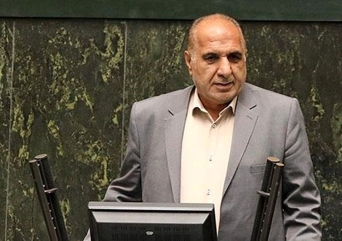 نماینده تفرش در مجلس با اشاره به اظهارت اخیر مقتدی صدر و نخست وزیر عراق درباره استفاده از عبارت خلیج عربی گفت: توصیه می‌کنم مقتدی صدر و نخست وزیر عراق برای رضایتمندی مردم عراق و ایران که ید واحد هستند، عذرخواهی کنند و باعث اختلاف نباشند.