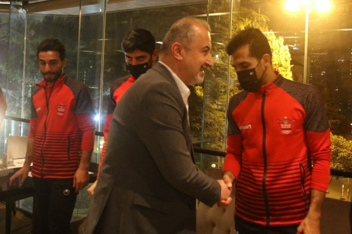 مدیرعامل باشگاه پرسپولیس بعد از برداشت ۱۳ میلیارد از حساب این باشگاه بابت بدهی سکوت کرده و توضیحی درباره چگونگی شکل گیری این اتفاق نمی‌دهد.