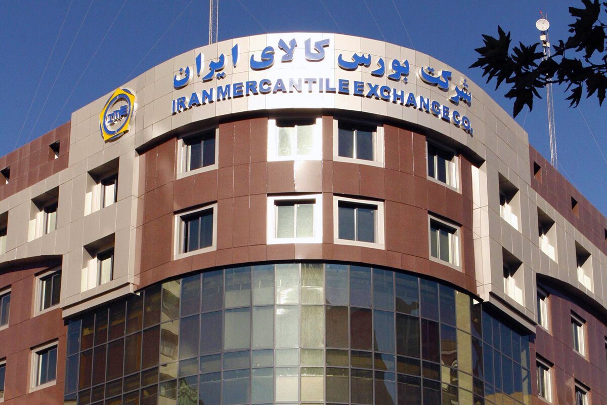 بورس کالای ایران پذیرش ۲۱ هزار و ۱۴۰ دستگاه خودرو وارداتی از سوی شرکت‌های چانگان و کیا را تایید کرد.
