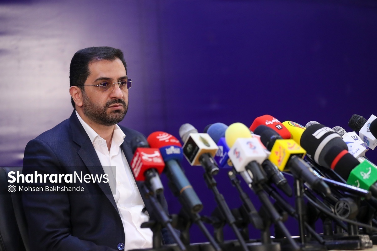 شهردار مشهد مقدس در واکنش به مطالبات شهروندان منطقه پنج مشهد مبنی بر معضلات عبور خط راه‌آهن از میان این منطقه اظهار کرد: حل این معضل دو سناریو دارد که یکی انتقال ایستگاه راه‌آهن به بیرون شهر است. در صورت عملی‌شدن این پیشنهاد، برای سهولت دسترسی زائران به حرم، شهرداری مشهد حاضر است از ایستگاه فعلی تا ایستگاه جدید راه‌آهن، خط مترو بکشد.