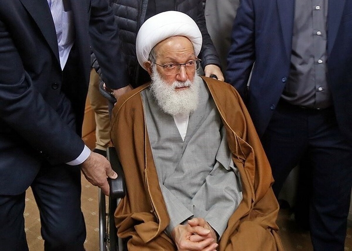 رهبر معنوی انقلاب بحرین اهانت نشریه هتاک فرانسوی به رهبر معظم انقلاب اسلامی ایران و و مقدسات اسلامی را به شدت محکوم کرد.