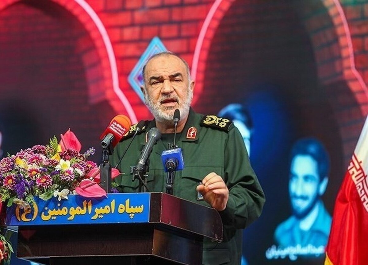 فرمانده کل سپاه گفت: اینکه بعضی شیپور بیگانه زده و جوانان را به میدان آشوب دعوت می‌کنند به دلیل این است که می‌خواهند ایران را به ویرانه‌ای تبدیل کرده و از پیشرفت کشور جلوگیری کنند؛ همان کاری که با عراق، سوریه، یمن و افغانستان کردند.
