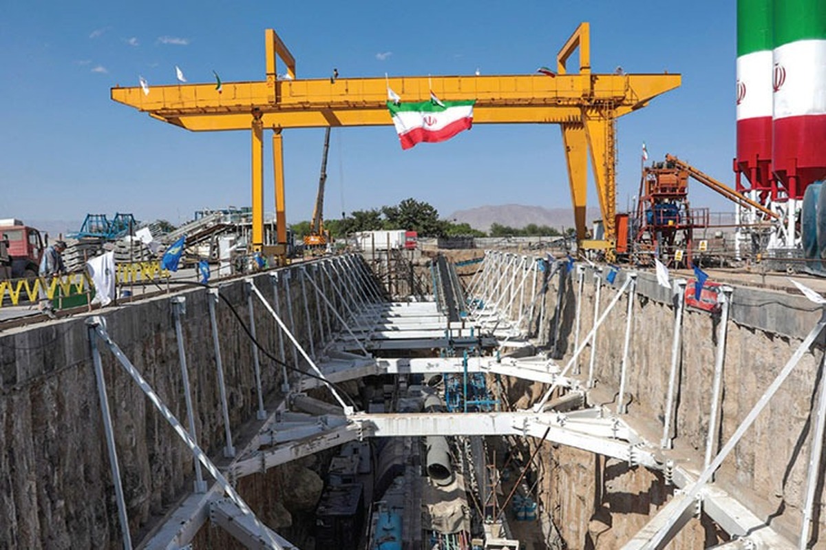 مدیر روابط عمومی شهرداری مشهد از کشف یک کانال زیرزمینی تاریخی در مسیر حفر قطار شهری خط سه مترو خبر داد.