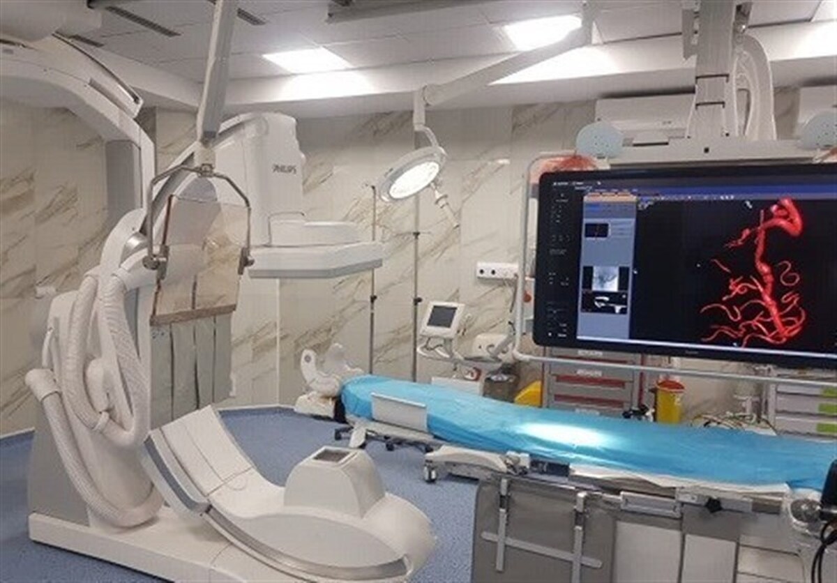 وزیر بهداشت درمان و آموزش پزشکی گفت: دستگاه آنژیوگرافی مغزی برای اولین بار در کشور راه افتاده و برای این دستگاه پیشرفته ارز ترجیحی اختصاص داده‌ایم.