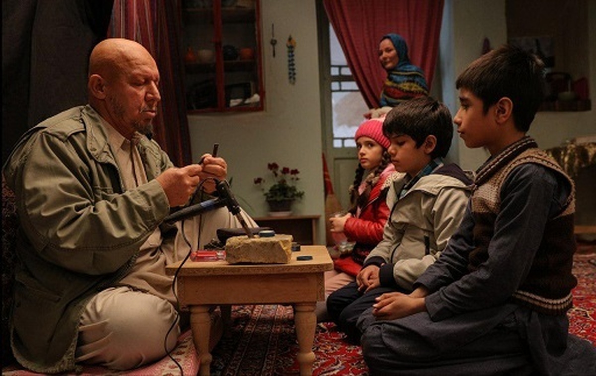 از فردا چهارشنبه ۲۱ دی اکران فیلم سینمایی «عینک» ساخته رضا آقایی ویژه مدارس آغاز می‌شود.