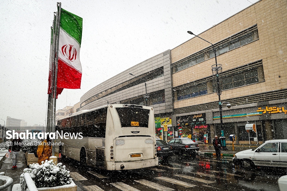 فرمانداری مشهدمقدس در اطلاعیه ای از مردم درخواست کرد باتوجه به برودت هوا و لغزندگی معابر شهر، مردم از تردد غیر ضروری خودداری کنند.