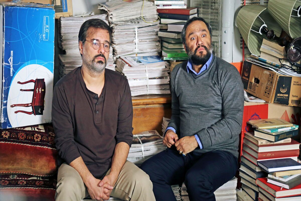 فیلم سینمایی «چپ راست» ساخته حامد محمدی در حالی از صبح چهارشنبه ۲۱ دی ماه اکران خود را شروع می‌کند که فقط ۳۰ سالن در اختیار این فیلم قرار گرفته و تنها ۵۸ سانس برای آن باز شده است.