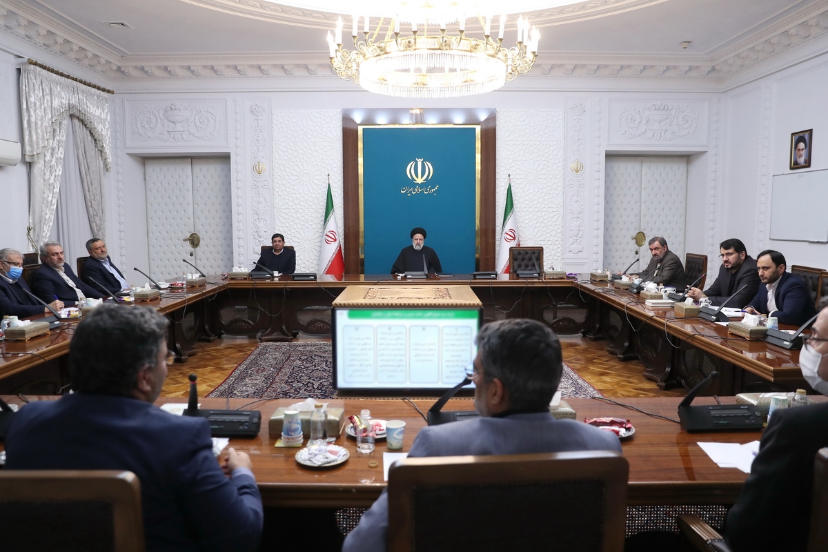 در یکصد و دومین جلسه ستاد هماهنگی اقتصادی دولت بسته سیاستی کاملی برای رفع موانع واگذاری زمین به مردم برای ساخت مسکن به تصویب رسید.