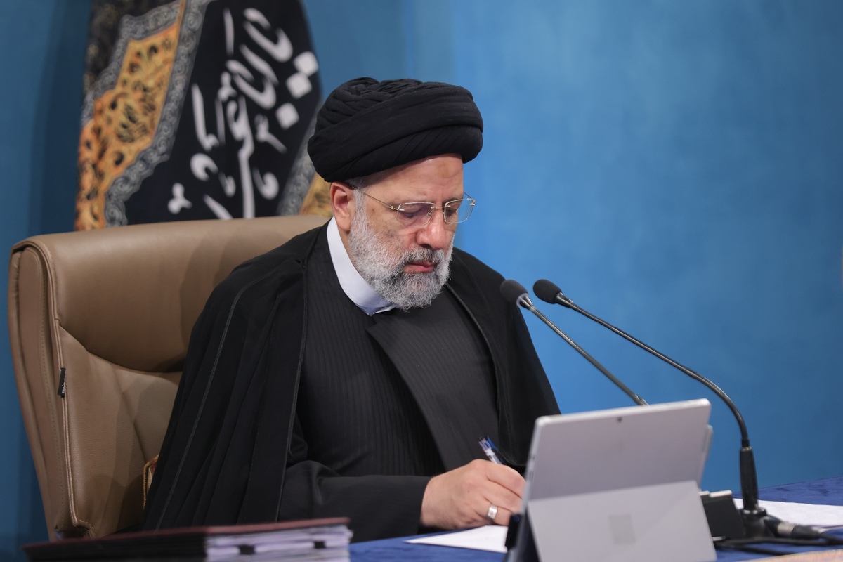 رئیس‌جمهور در نامه‌ای به رئیس مجلس توضیحاتی پیرامون رویکرد و اصول رعایت شده در تدوین لایحه بودجه ۱۴۰۲ ارائه کرد.