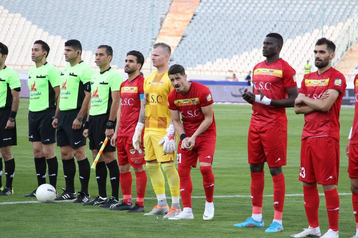 گفته می‌شود وریا غفوری و چند بازیکن دیگر درلیست خروجی باشگاه فولاد خوزستان قرار گرفته‌اند.