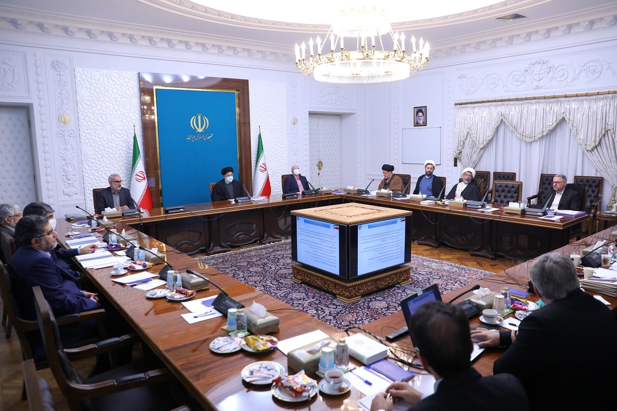 دستورالعمل چگونگی تبدیل وضعیت دکتر معلمان ممتاز آموزش و پرورشی برای عضویت در هیئت علمی دانشگاه فرهنگیان و آیین‌نامه ارزشیابی صلاحیت حرفه‌ای معلمی از مصوبات جلسه امروز هیئت امنای دانشگاه فرهنگیان بود.