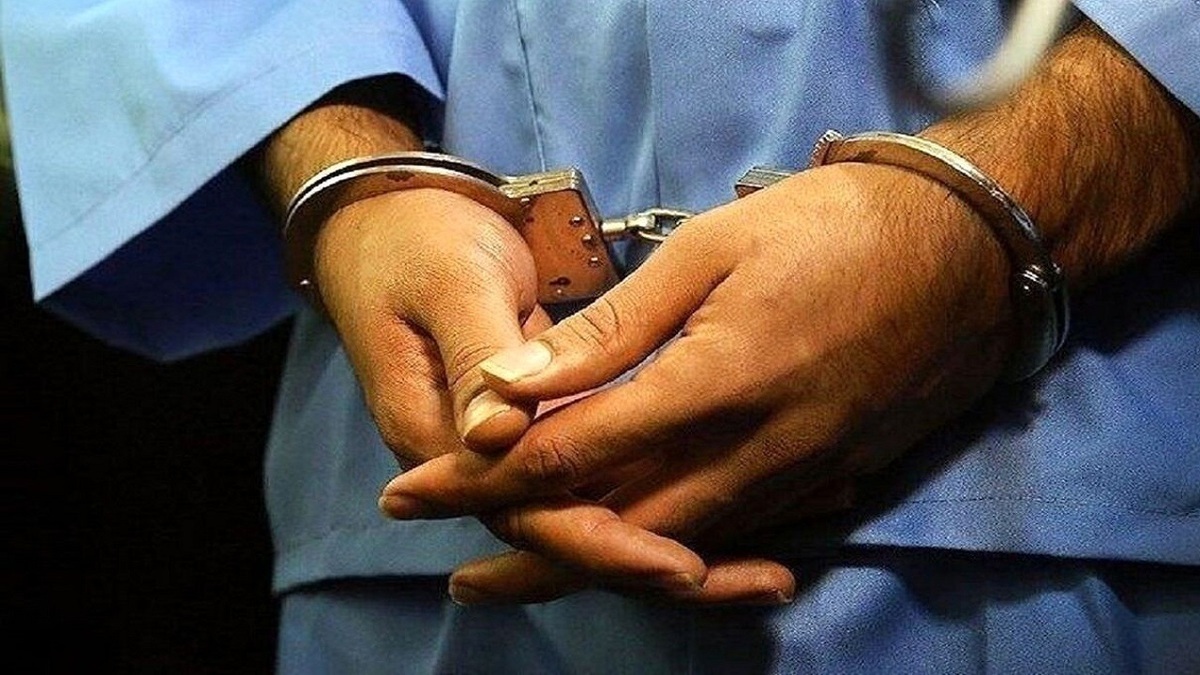فردی که با شیرآلات سلاح دست ساز می‌ساخت توسط پلیس دستگیر شد.