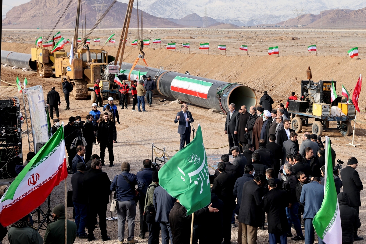 با دستور رئیس جمهور و با نام مبارک حضرت فاطمه زهرا(س) عملیات اجرایی خط دوم پروژه عظیم انتقال آب خلیج فارس به استان‌های یزد و کرمان آغاز شد.