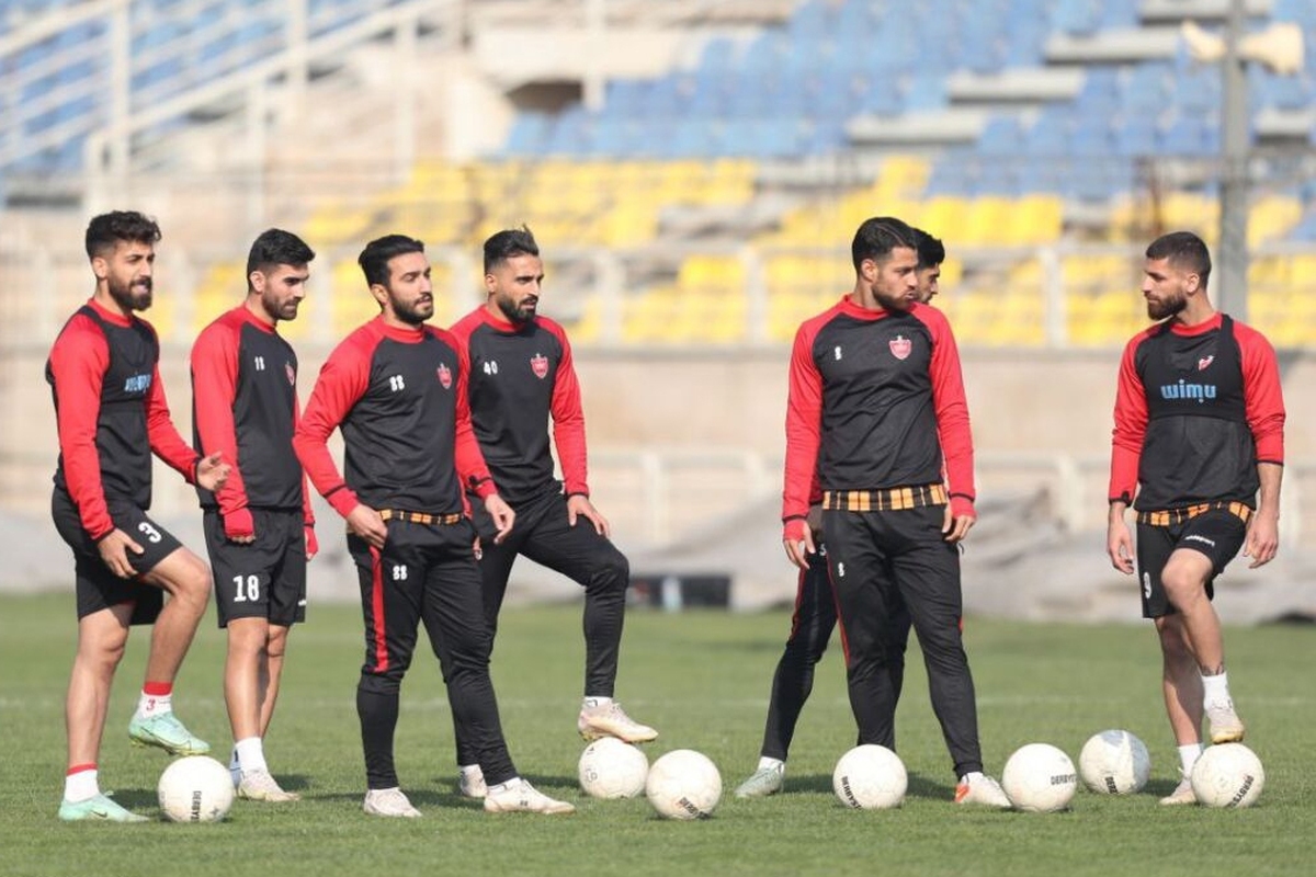 یحیی گل‌محمدی سرمربی تیم پرسپولیس بازیکنانش را به مرخصی فرستاد.