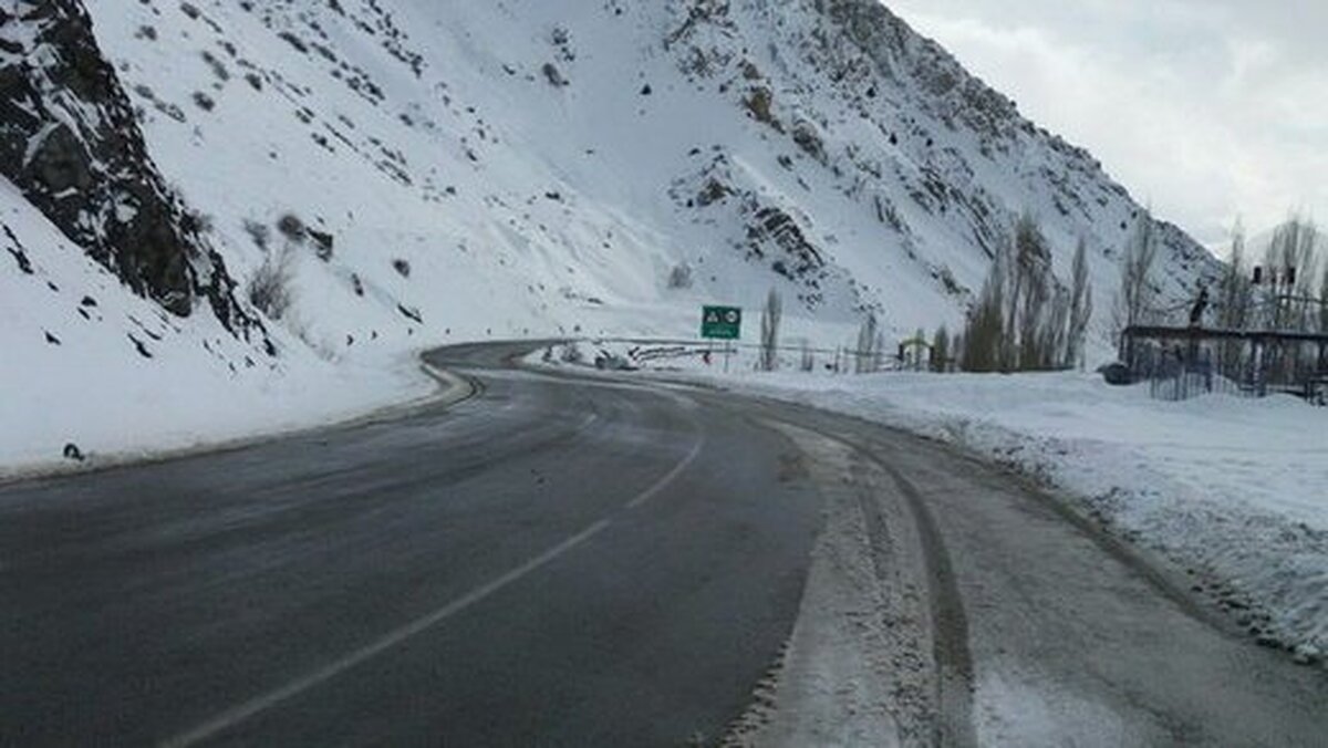 مدیر اداره کل حمل‌ونقل جاده‌ای خراسان رضوی گفت: در بیشتر محورهای خراسان رضوی با رعایت شرایط زمستانی امکان تردد وجود دارد.