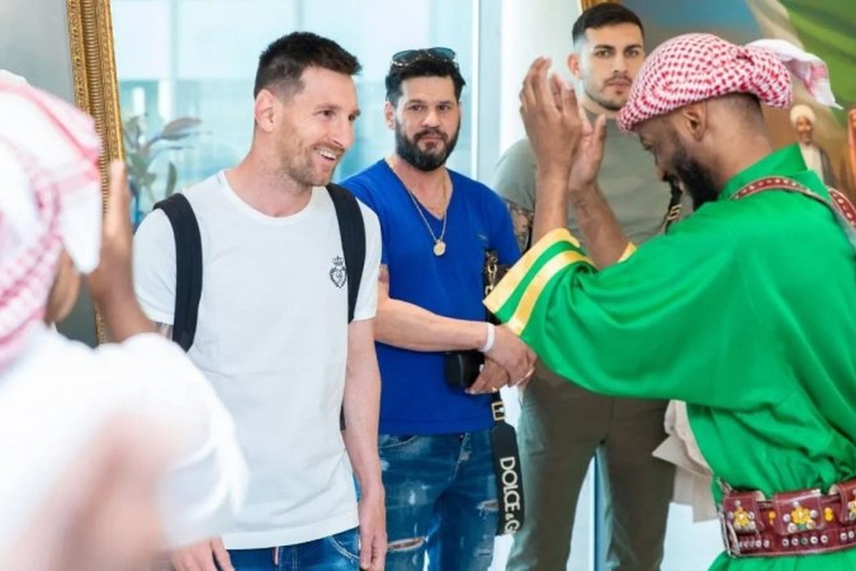دولت عربستان قصد دارد با هدف میزبانی جام جهانی ۲۰۳۰ و کمک مالی به الهلال، لیونل مسی را نیز به این کشور بیاورد.