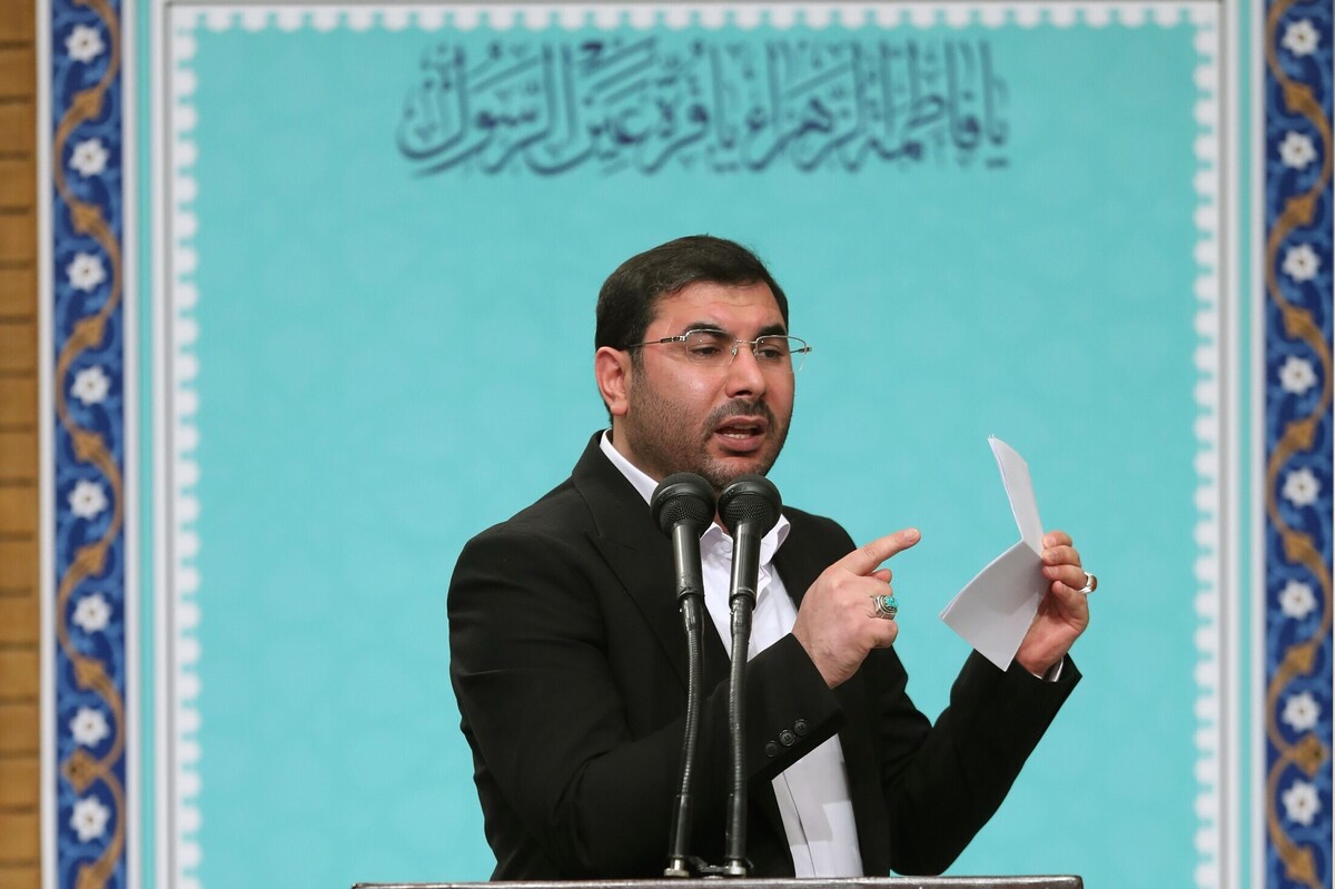 مدیحه‌سرائی عبدالله داداشی به زبان ترکی در دیدار مداحان اهل‌بیت علیهم‌السلام با رهبر انقلاب را در این ویدئو مشاهده می‌کنید.