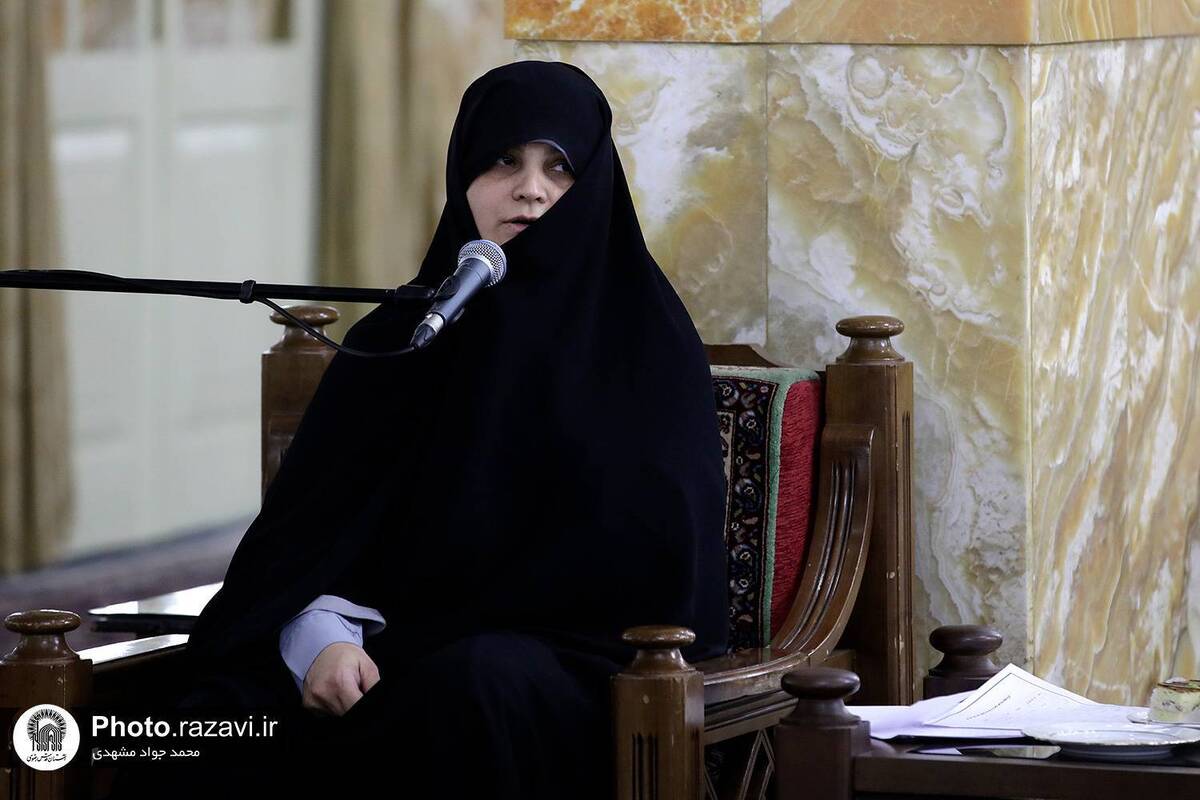 مدیر مرکز امور بانوان و خانواده بنیاد کرامت رضوی، اجرای طرح‌هایی همچون آزادسازی مادران و زنان زندانی جرایم غیر عمد، اشتغالزایی زنان سرپرست خانوار، تشکیل کانون‌های خدمت ویژه بانوان و اجرای طرح ملی شکوه مادری را از جمله برنامه‌های این مرکز در راستای حمایت از بانوان برشمرد.