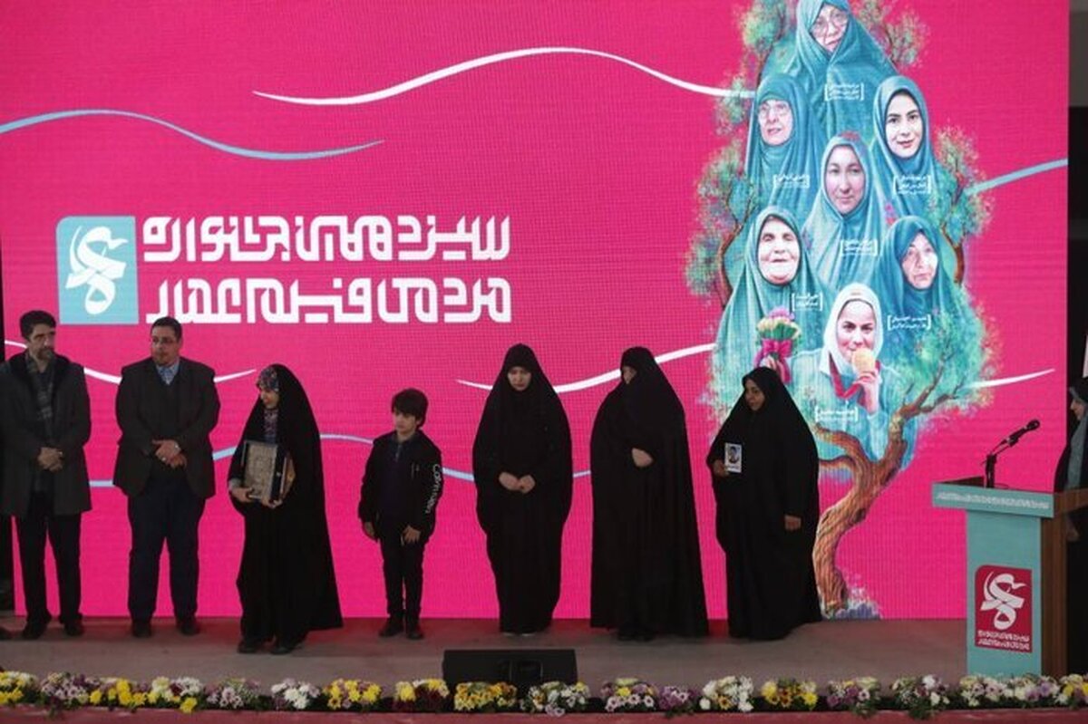 آیین اختتامیه سیزدهمین جشنواره مردمی فیلم «عمار» امشب پنجشنبه - ۲۲ دی‌ماه - با حضور محمد خزاعی رئیس سازمان سینمایی و جمعی از هنرمندان حاضر در این رویداد در سینما فلسطین تهران برگزار شد.