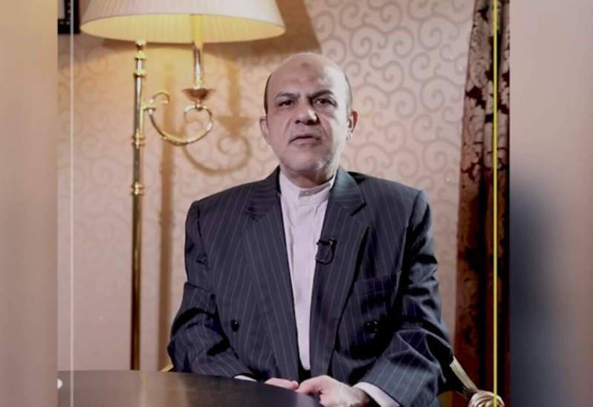 علیرضا اکبری که اطلاعات مهمی در حوزه‌های نظامی، هسته‌ای، دیپلماتیک و سیاست‌های منطقه‌ای ایران را در اختیار سرویس جاسوسی انگلیس قرار داده بود، صبح امروز اعدام شد.»