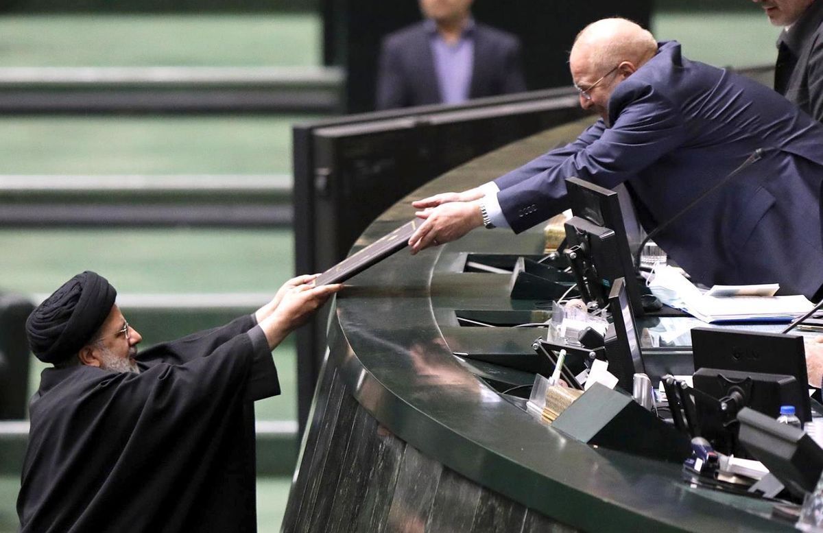 وزیر اقتصاد ضمن تایید نرخ محاسباتی ۲۳۰۰۰ تومانی در لایحه بودجه ۱۴۰۲ دولت، به سیاست جدید بانک مرکزی در خصوص تثبیت نرخ سامانه نیما واکنش نشان داد.