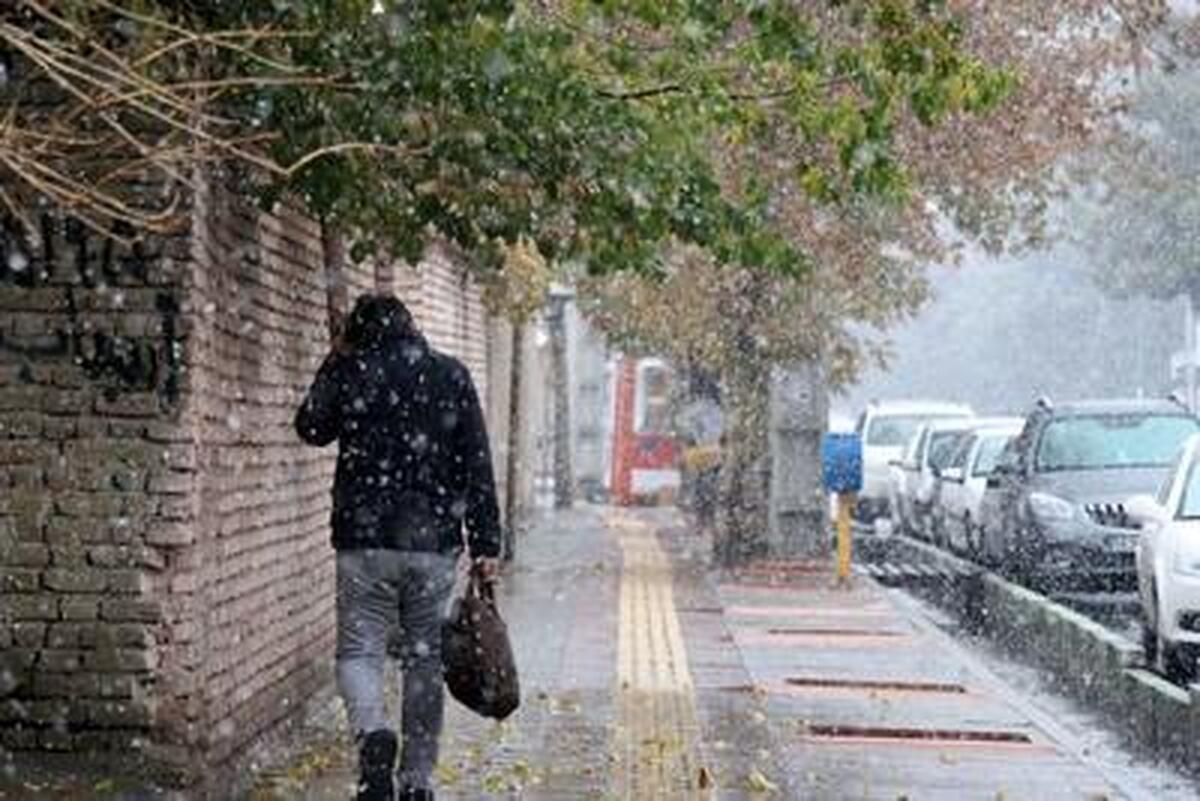 استاندار تهران درباره تعطیلی احتمالی ادارات و مدارس تهران در روز شنبه (۲۴ دی ۱۴۰۱) توضیحاتی ارائه داد.