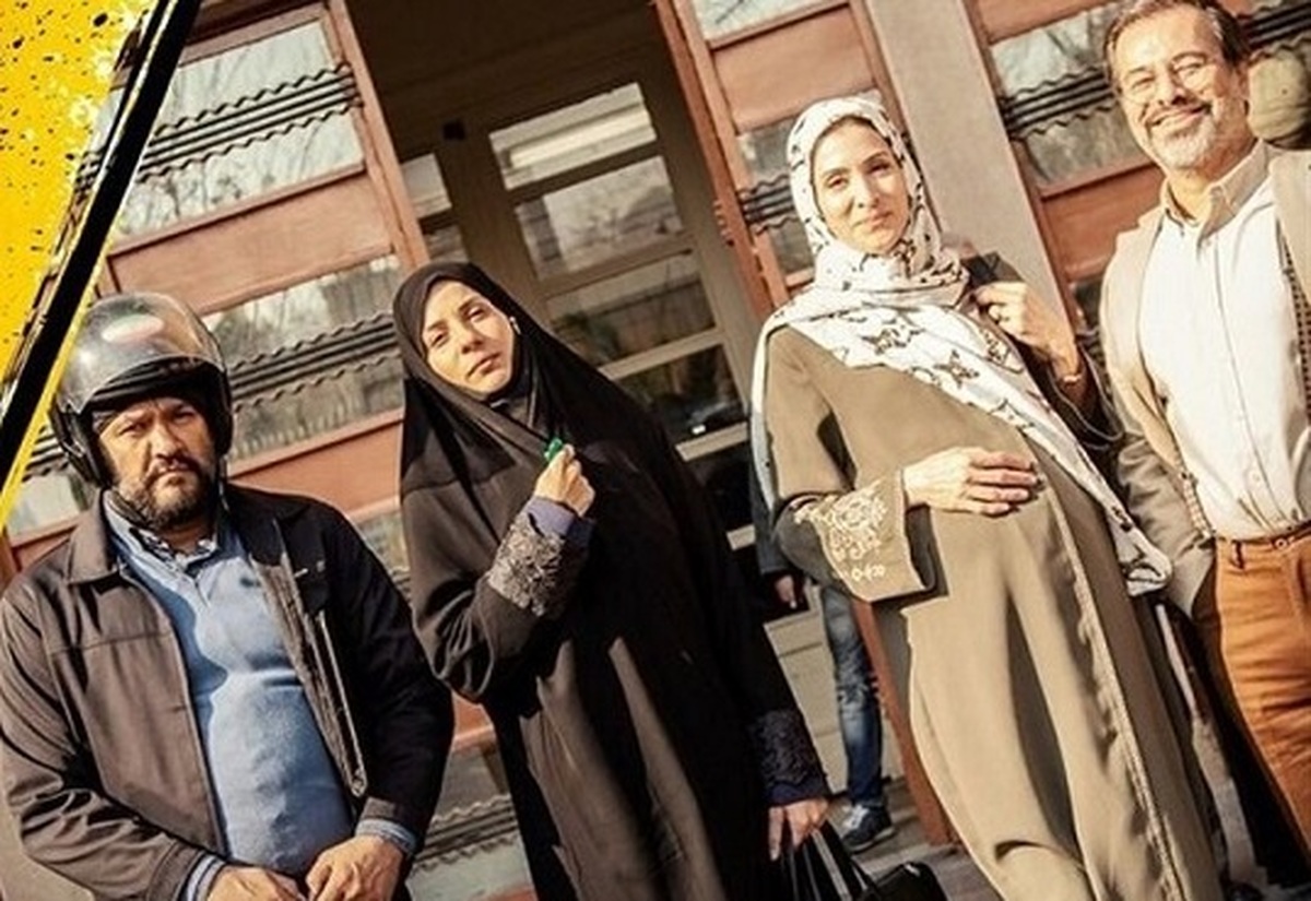  «چپ، راست» چهارمین ساخته حامد محمدی در ۳ روز نخست نمایش خود با وجود سرمای شدید هوا ۱۶ هزار و ۳۰۰ تماشاچی را به سینما کشاند.