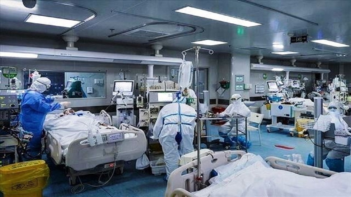 رئیس کمیته رسانه و اطلاع‌رسانی قرارگاه مدیریت کرونا در دانشگاه علوم پزشکی مشهد گفت: شمار بستری شدگان مبتلا به کرونا در بیمارستان‌های زیر پوشش این دانشگاه در استان خراسان رضوی بیش از ۴۰ درصد طی پنج روز گذشته کاهش یافته است.