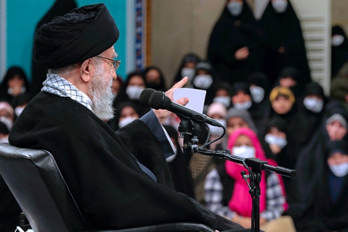 اینفوگرافی زیر، مروری بر تبیین رهبرانقلاب از تفاوت نگاه اسلامی و نگاه غرب متجدد در مساله زن در دیدار اخیر اقشار مختلف بانوان دارد.