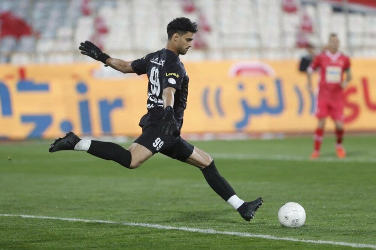 باشگاه پرسپولیس برای انتقال دروازه‌بان خود به پیکان شرط دارد.