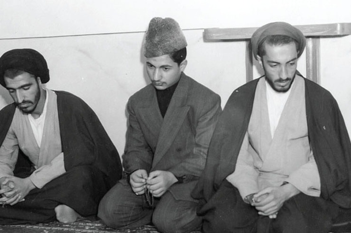 گفتگو با محمدمهدی عبدخدایی، از اعضای فداییان اسلام، درباره حضور شهید نواب‌صفوی در مشهد.
