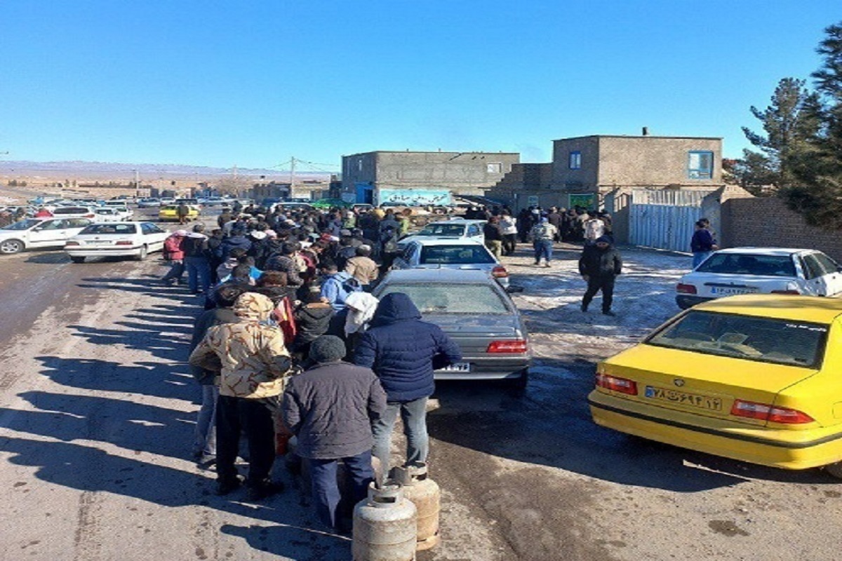 فرماندار تربت جام خبر داد: گاز همه مشترکان شهری و روستایی که به دلیل افت فشار گاز قطع شده بود، وصل شد.