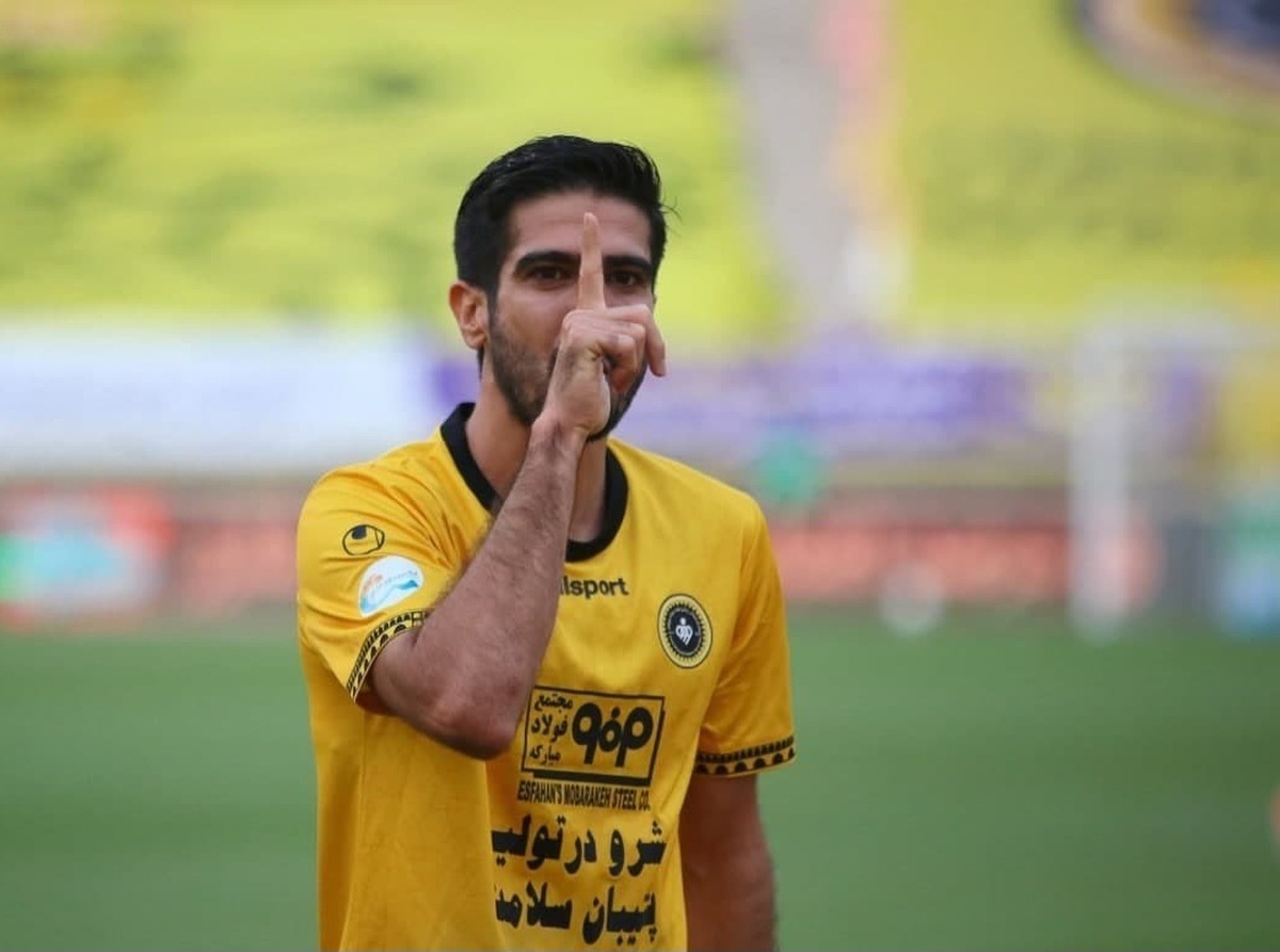 پرسپولیس جای خالی برای جذب وینگر سپاهان، محمدرضا حسینی ندارد.