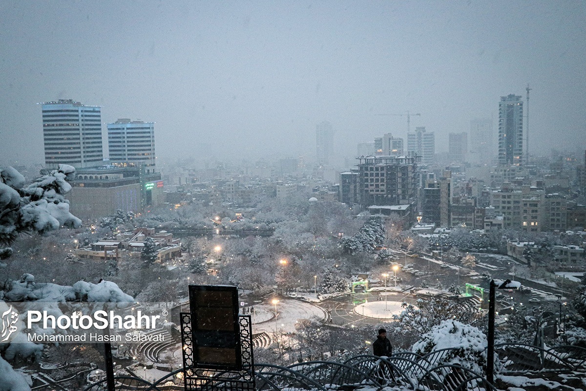 مدیر کل حفاظت محیط زیست خراسان رضوی گفت: کیفیت هوای کلانشهر مشهد با تداوم ماندگاری آلاینده‌ها در روز چهارشنبه ۲۸ دی‌ماه برای پنجمین روز پیاپی در شرایط ناسالم و وضعیت هشدار قرار گرفت.