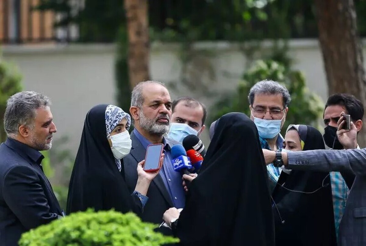 وزیر کشور در پاسخ به سوالی مبنی بر اینکه آیا قرار است دبیر شورای عالی امنیت ملی شود؟، گفت: شایعه است.