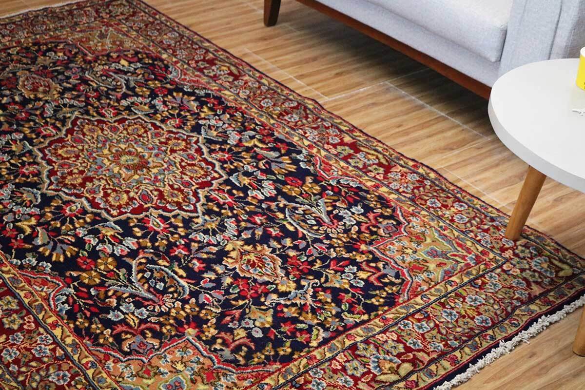 طرح و نقش فرش بیشتر به سلیقه و نوع دکوراسیون فضا بستگی دارد.