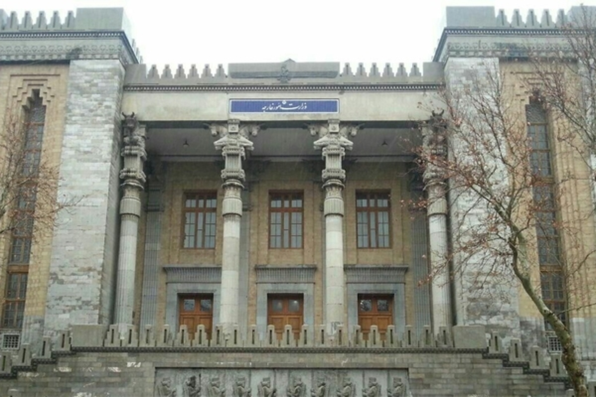 سفیر کره جنوبی در پی اظهارات مداخله جویانه رئیس جمهور این کشور در امارات، به وزارت امور خارجه احضار و مراتب اعتراض شدید جمهوری اسلامی ایران توسط معاون حقوقی و بین الملل وزارت خارجه به وی ابلاغ شد.